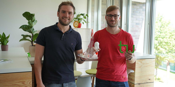 Das Foto zeigt Yannick Hölscher und Dominik Bremser von Growthy