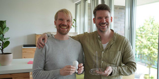 Das Foto zeigt Lukas Naumann und Fabian Göddert von Regis.ai