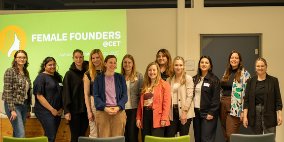 Teilnehmerinnen und Mentorinnen des neuen FemaleFounder@CET-Batch.