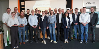 Gruppe von Menschen auf Bühne